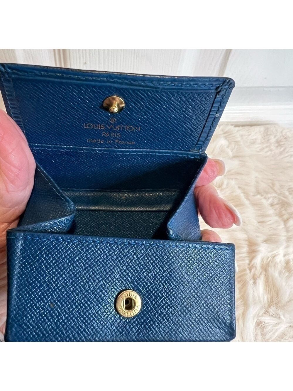 LOUIS VUITTON EPI LEATHER BLUE SNAP COIN POUCH - Picture 3 of 13